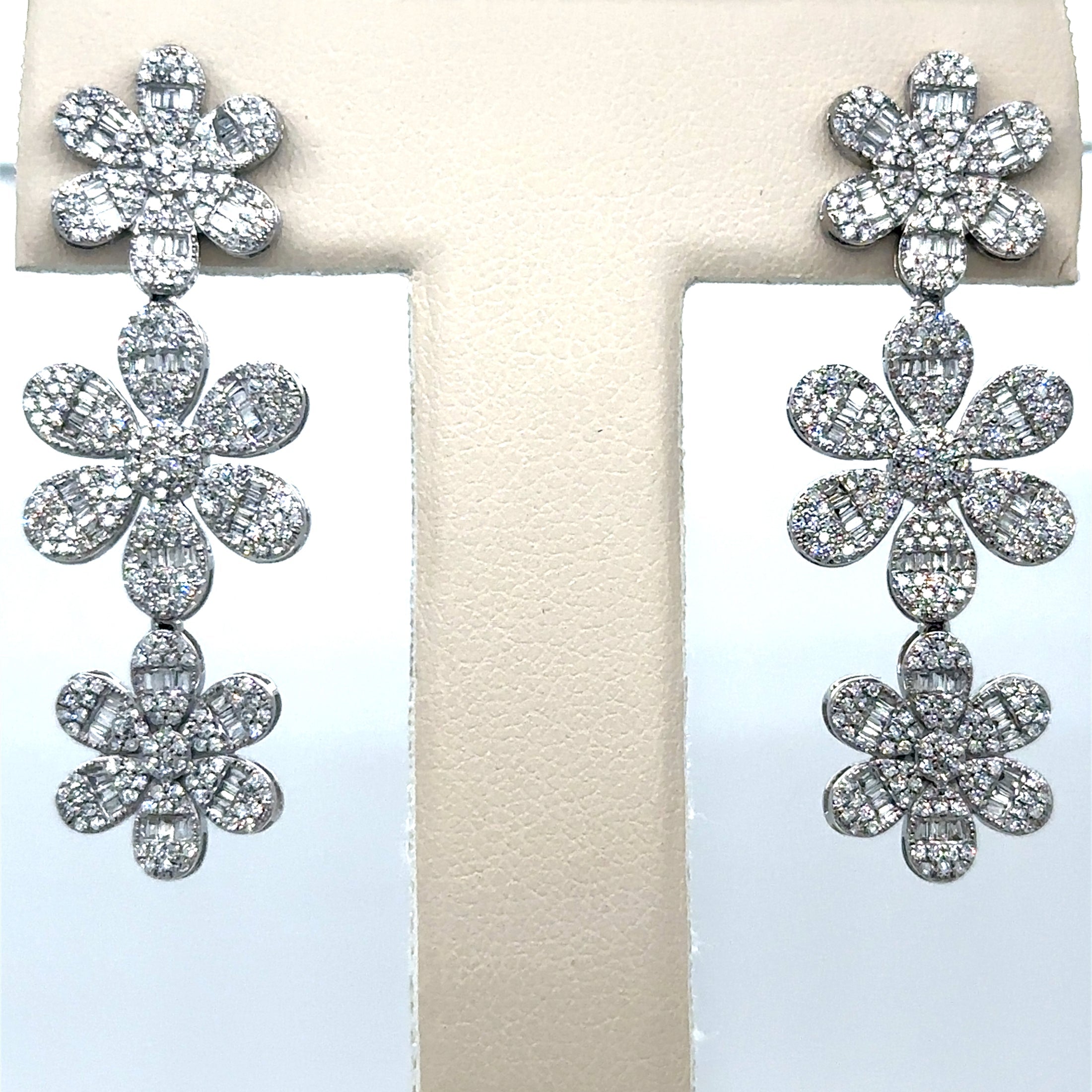 14K White Gold Diamond Flower Earring 1.58 TCW