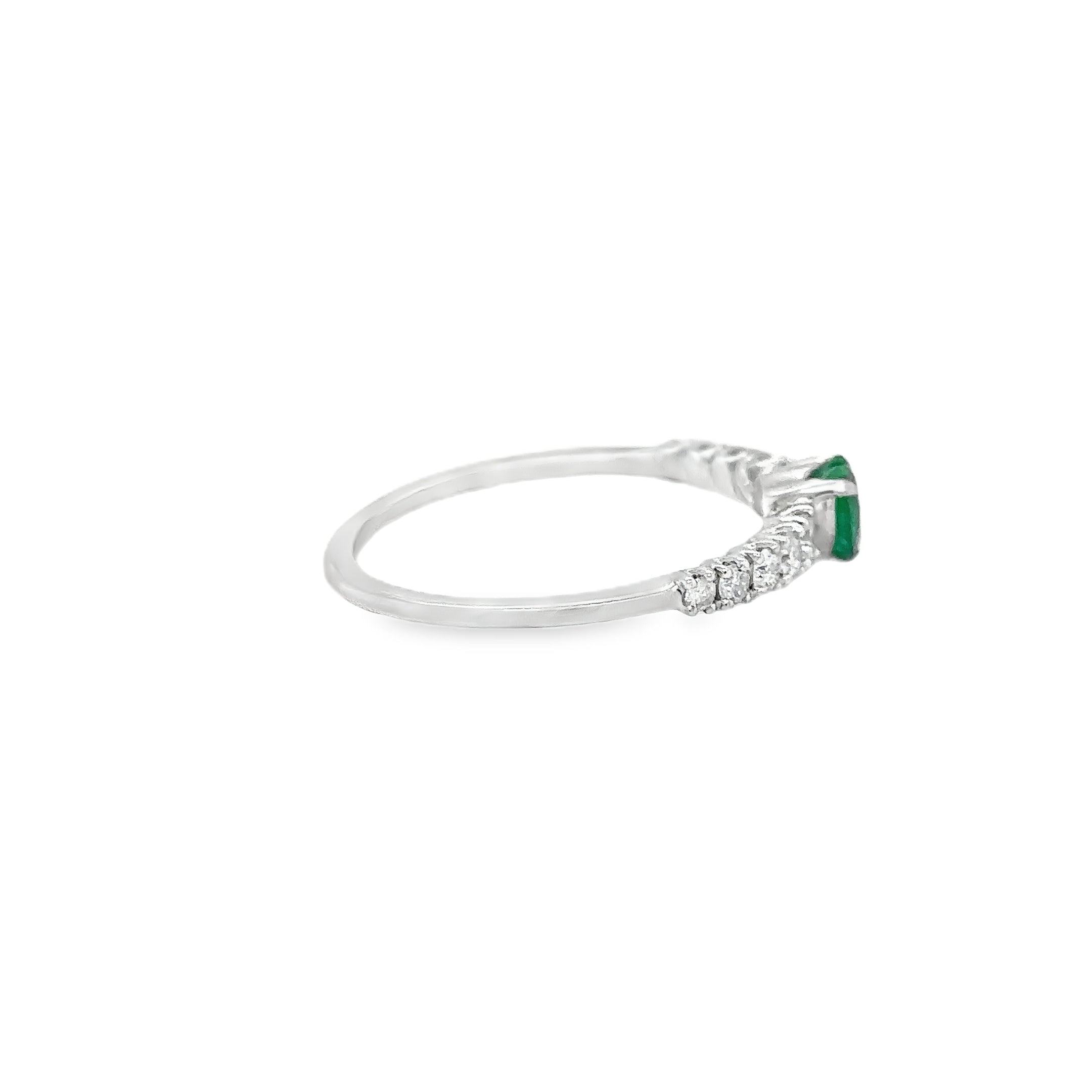 18K White Gold Heart Emerald & Diamonds Ring 0.71 TCW