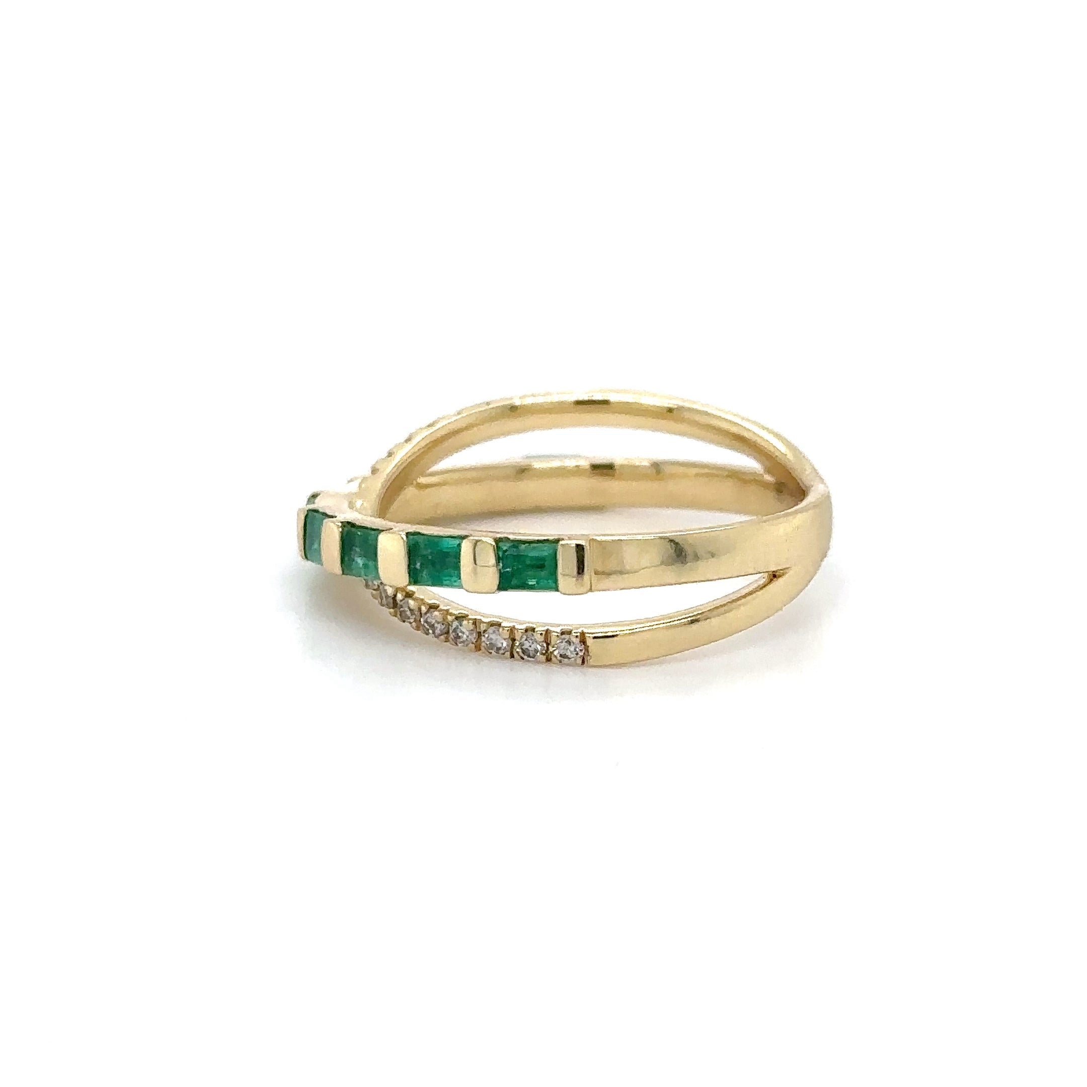 14K Yellow Gold Emerald & Diamonds Ring 0.80 TCW