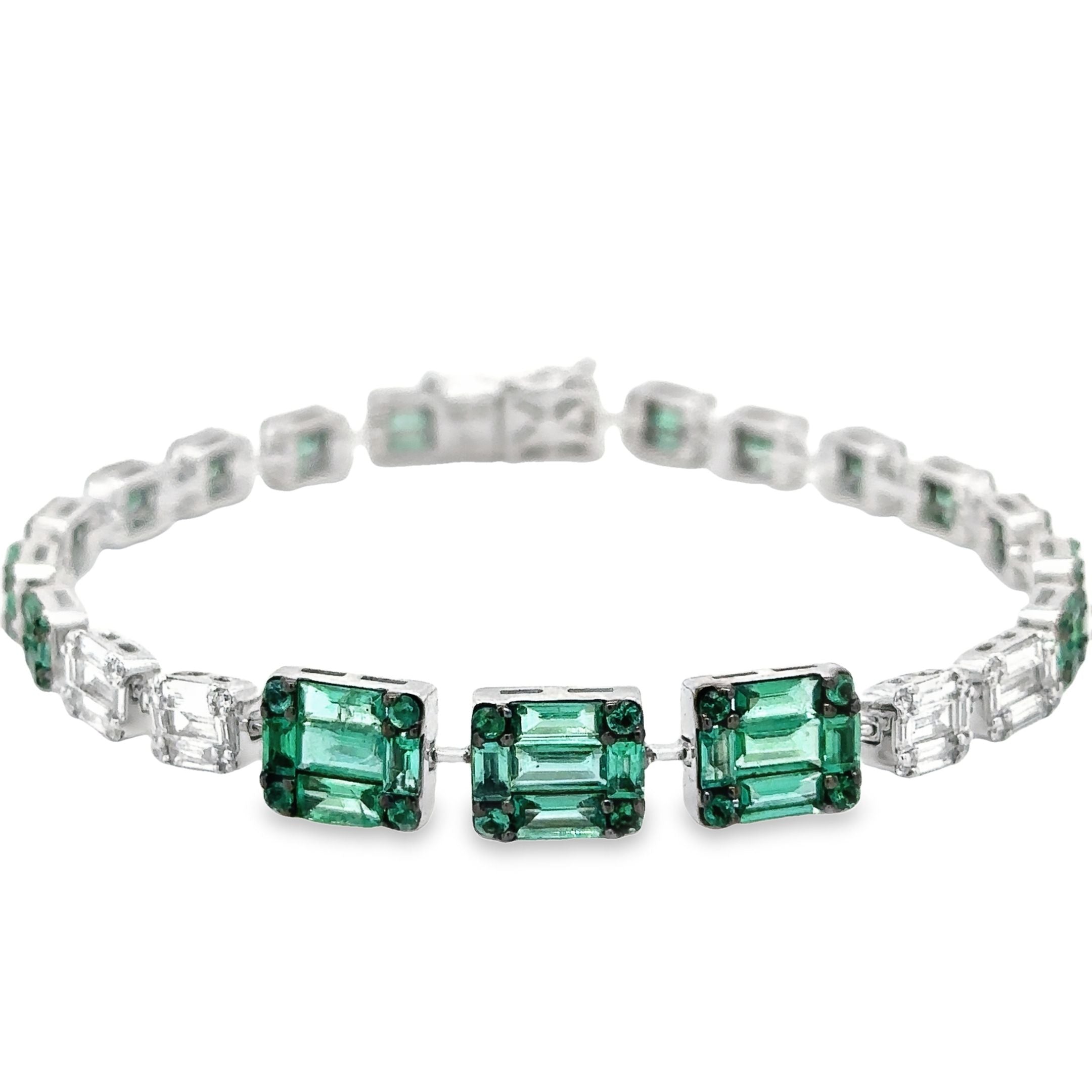 18K White Gold Emerald & Diamonds Tennis Bracelet 6.69 TCW