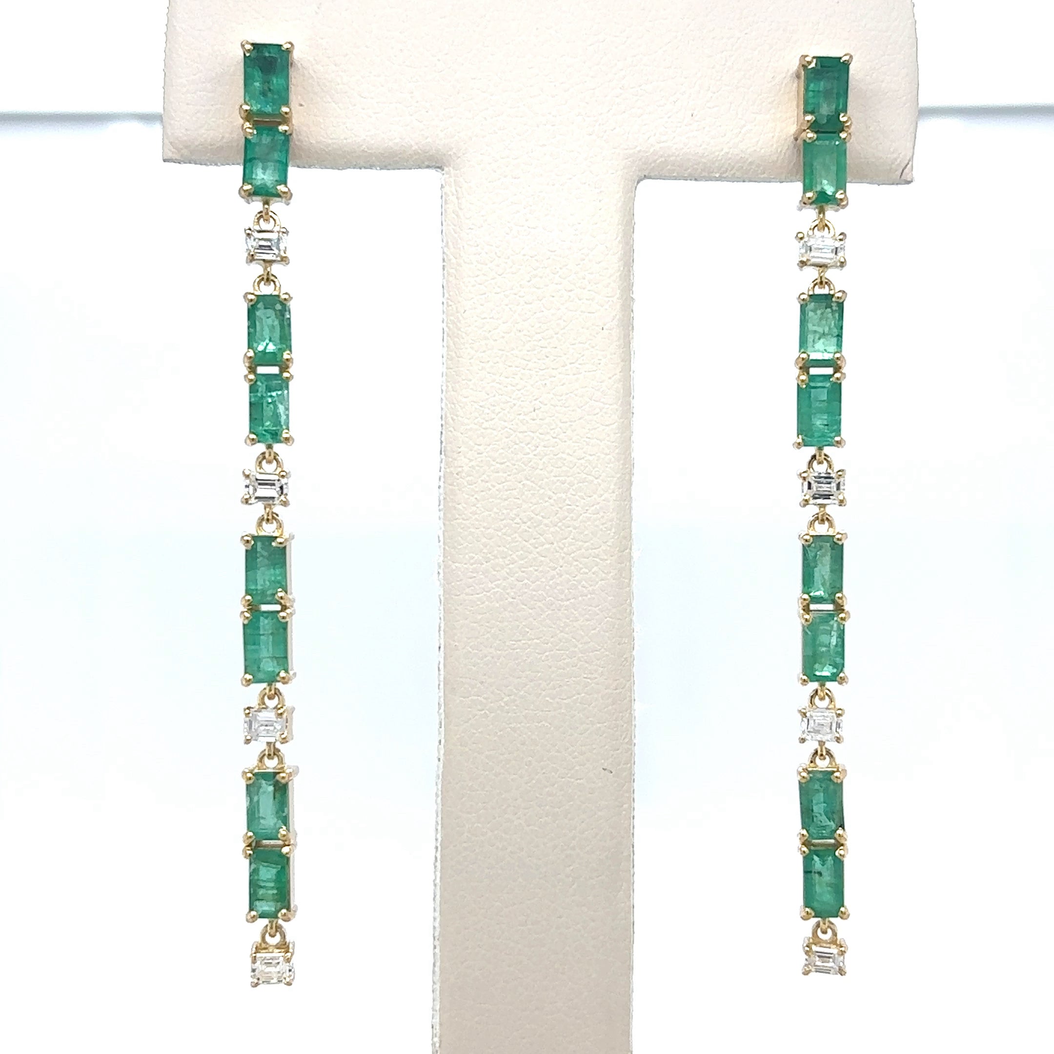 18K Yellow Gold Emerald & Diamonds Earring 5.84 TCW