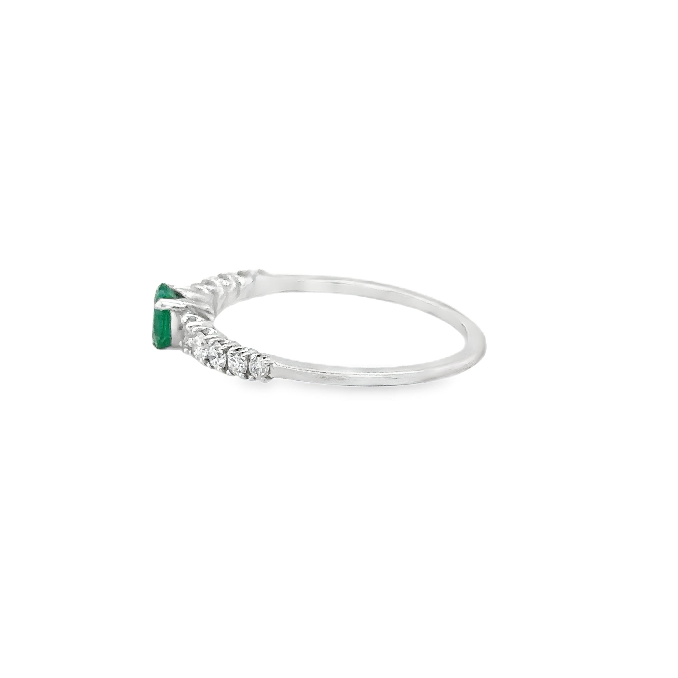 18K White Gold Heart Emerald & Diamonds Ring 0.71 TCW