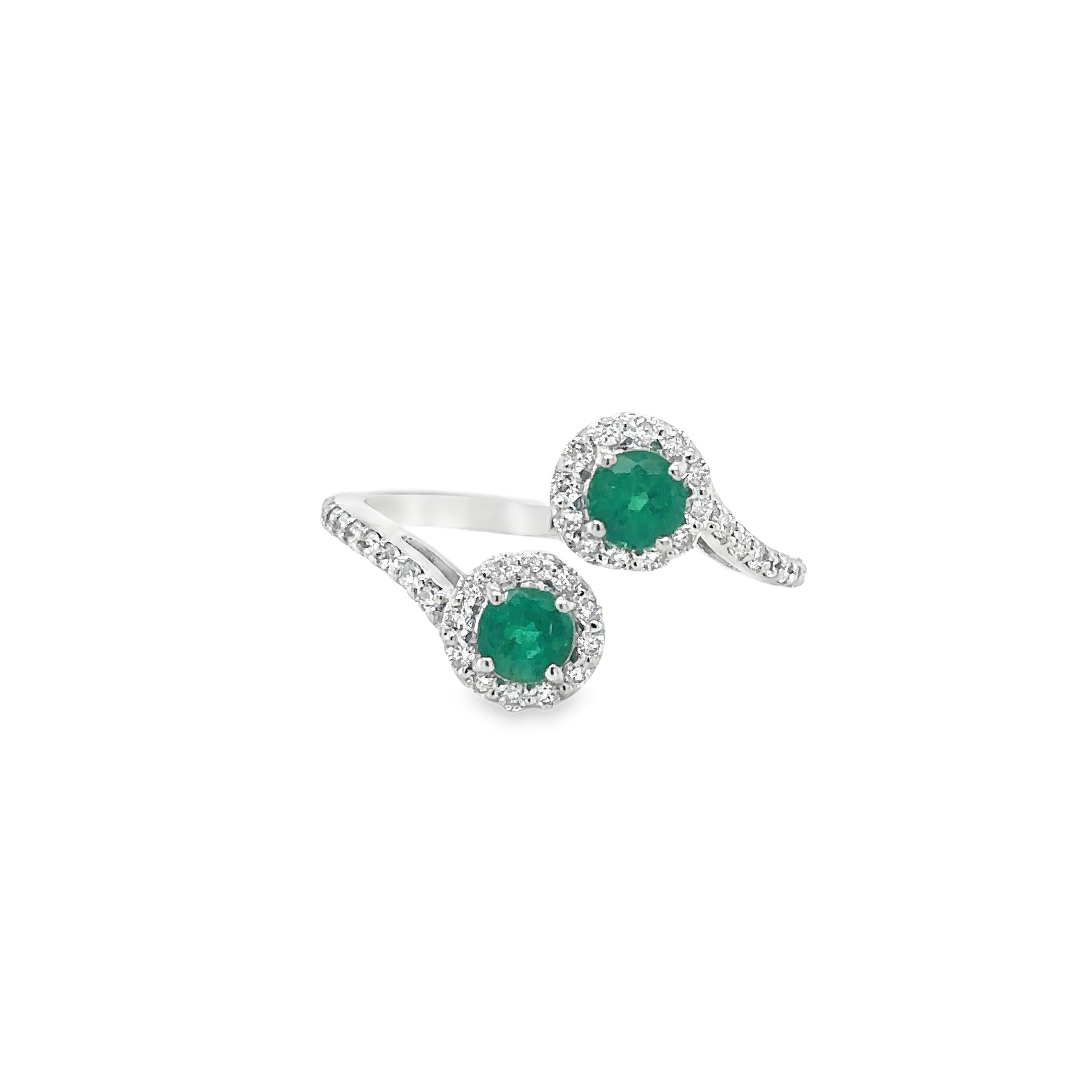 18K White Gold Emerald & Diamonds Ring 0.85 TCW