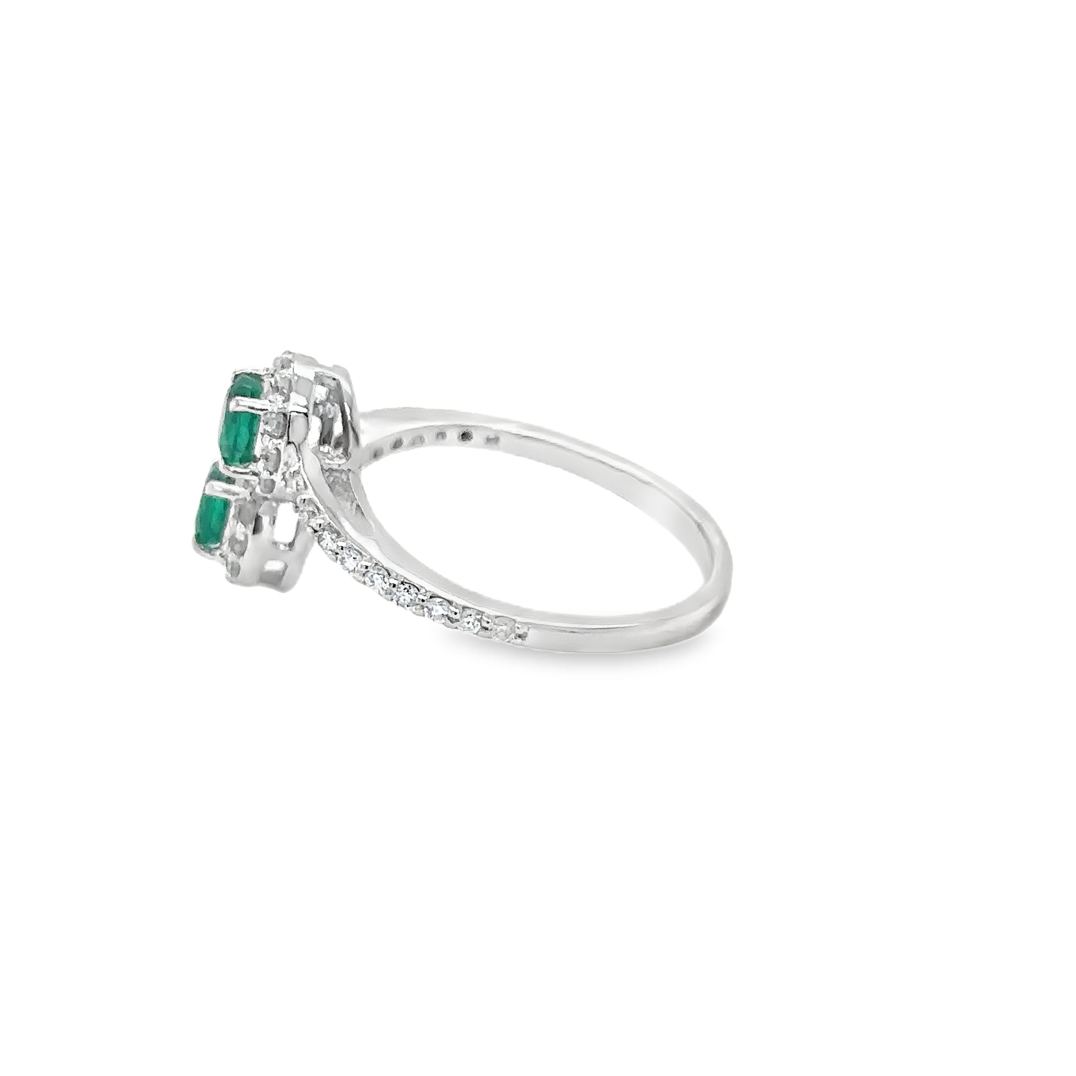 18K White Gold Emerald & Diamonds Ring 0.85 TCW