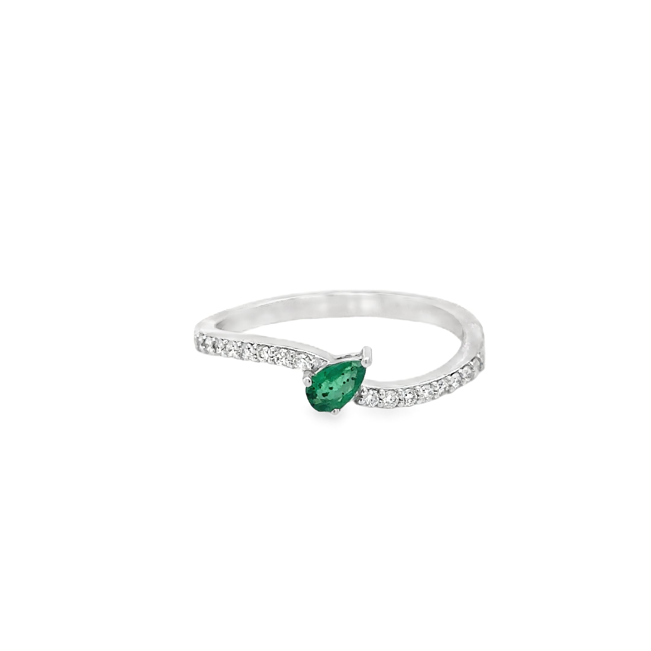 14K White Gold Emerald & Diamonds Ring 0.31 TCW